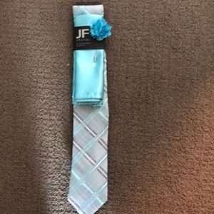 Tie and pocket square